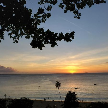 Aguadilla Waves Apt Free Parking & Wifi 8 Minute Walk From Crashboat Beach Exterior photo
