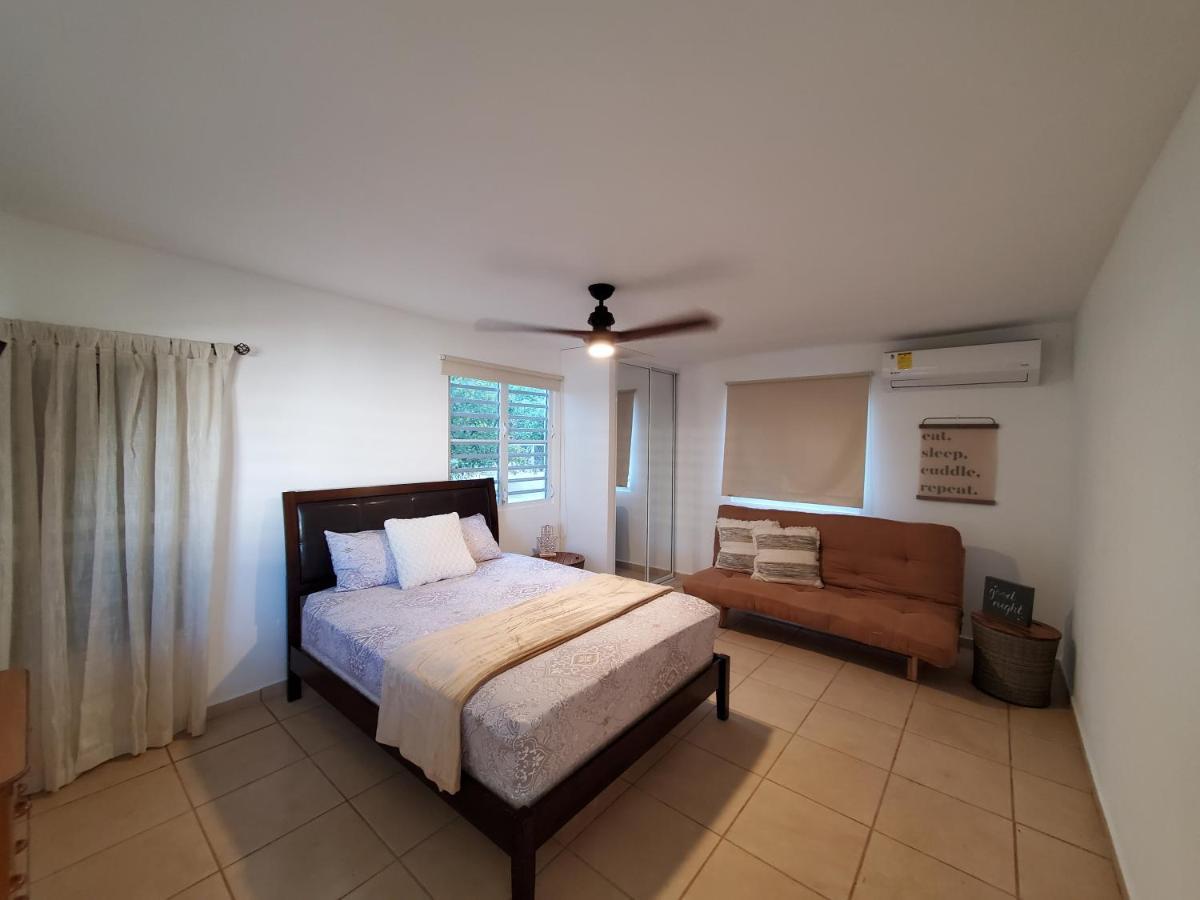 Aguadilla Waves Apt Free Parking & Wifi 8 Minute Walk From Crashboat Beach Exterior photo