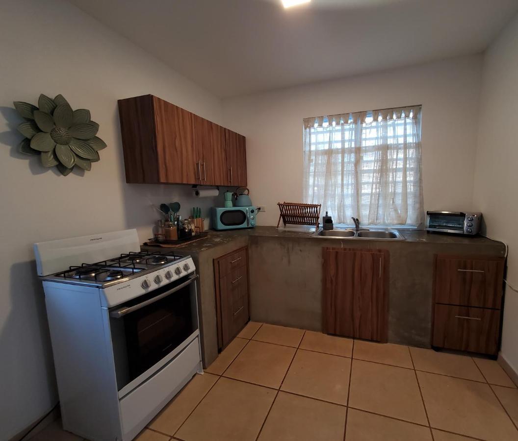 Aguadilla Waves Apt Free Parking & Wifi 8 Minute Walk From Crashboat Beach Exterior photo