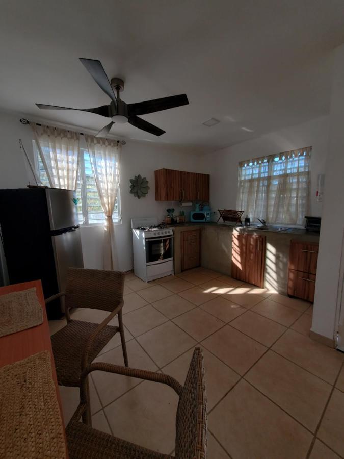 Aguadilla Waves Apt Free Parking & Wifi 8 Minute Walk From Crashboat Beach Exterior photo