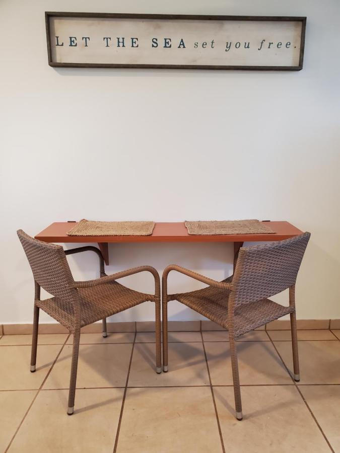 Aguadilla Waves Apt Free Parking & Wifi 8 Minute Walk From Crashboat Beach Exterior photo